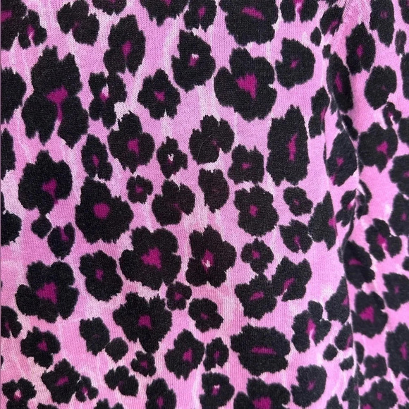 Ann Taylor Pink Leopard print sweater. Size M - Picture 3 of 6